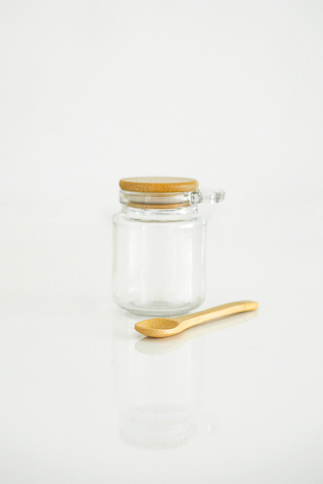 Voorraadpotjes met bamboelepel en deksel